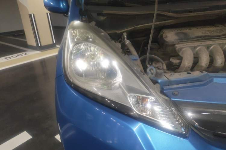 Used Honda Fit 2011 1.5L Automatic Luxury Edition Right Front Headlight
