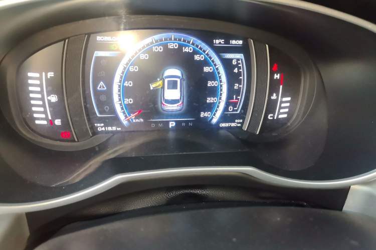 Used Geely Auto Emgrand X7 Sport 2016 1.8TD Automatic Smart Model Odometer Close Up