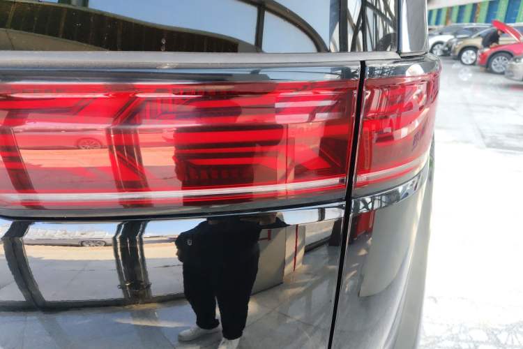 Used Denza D9 2024 DM-i 970 Luxury Model
