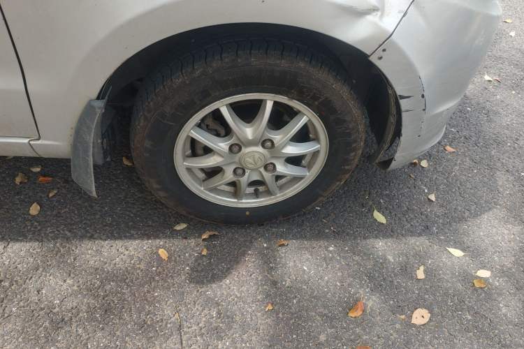 Used BAIC Weiwang M20 2014 1.5L Standard Version BJ415B Right Front Wheel Hub