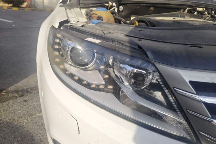 Used Volkswagen FAW-Volkswagen CC 2015 1.8TSI Luxury Model Right Front Headlight