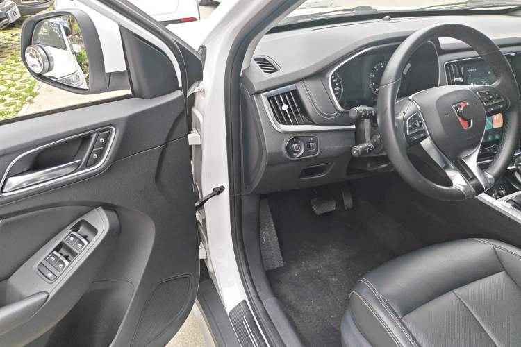 Used Roewe RX5 2019 20T Two-Wheel Drive Automatic Ali Smart Connectivity Platinum Edition Driver Seat