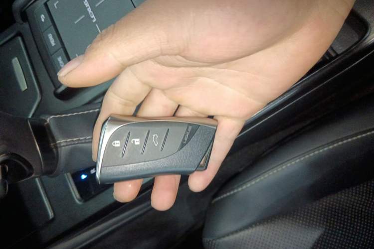 Used Lexus ES 2018 300h Premier Edition China VI Standard