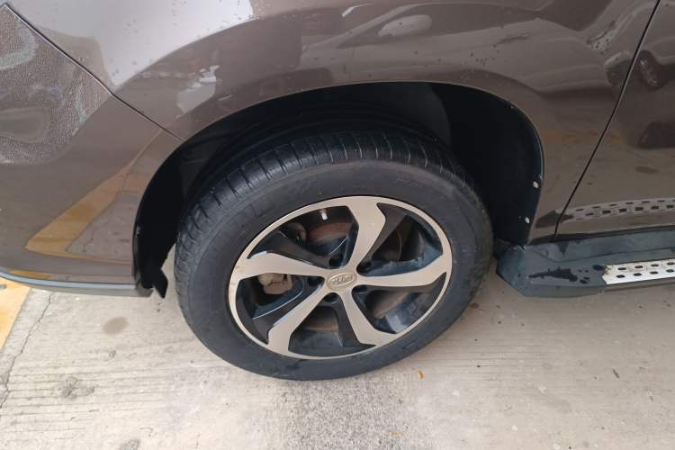 Used BYD S7 2017 2.0T Automatic Luxury Model Left Front Wheel Hub