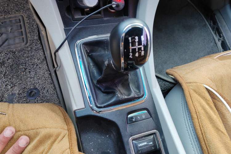 Used Geely Auto Emgrand 2014 Sedan 1.5L Manual Elite Model Gear Lever