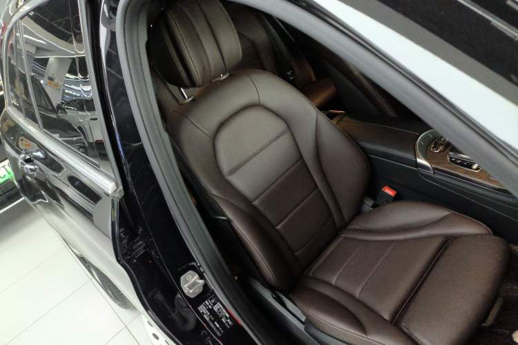 Used Mercedes-Benz GLC 2022 Refreshed GLC 300 L 4MATIC Dynamic Edition Prestige Version Right Front Seat