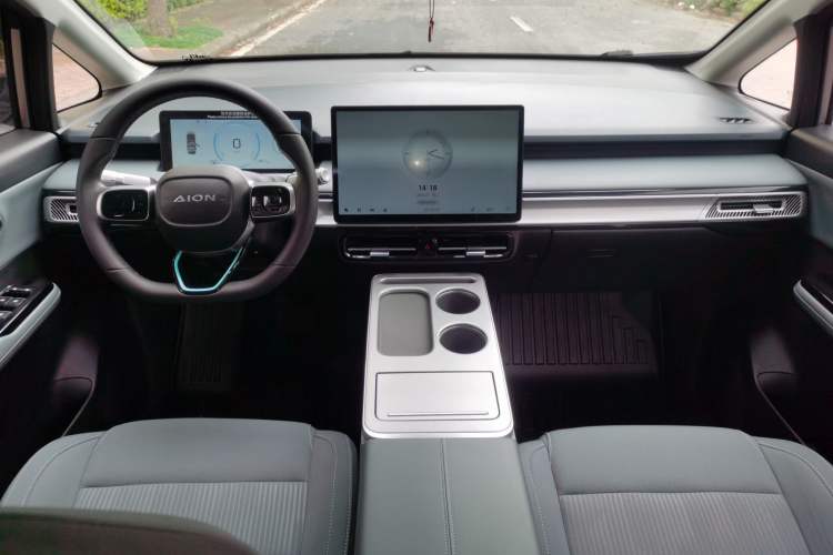 Used AION Y 2023 Plus 510 Enjoy Edition Center Console