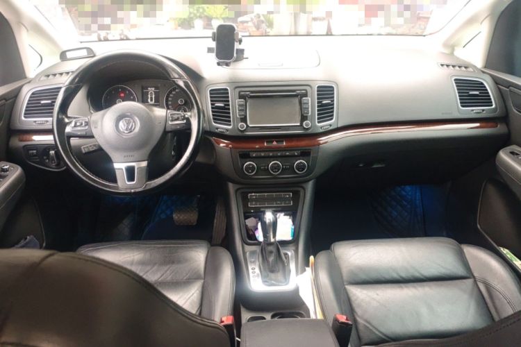 Used Volkswagen Sharan 2014 2.0 TSI Comfort Model Center Console