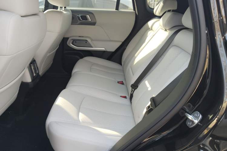 Used Formula Leopard Titanium 3 2025 501 km Range Rear-Wheel Drive Intelligent Driving Max Edition