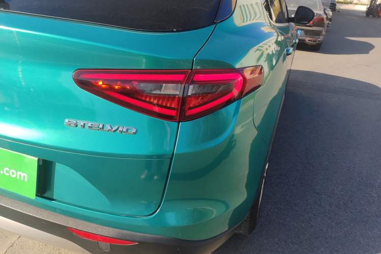 Used Alfa Romeo Stelvio 2017 2.0T 200HP Luxury Edition
