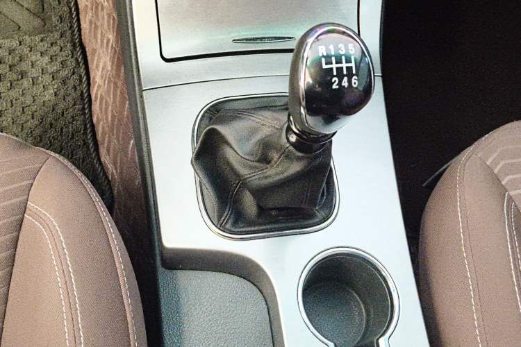 Used JAC T8 2020 2.0T Diesel Two-Wheel Drive Business-Grade Big Double Cabin HFC4DB2-2E
