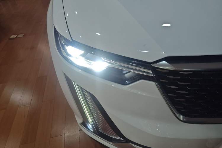 Used Cadillac XT6 2022 2.0T Six-Seater Four-Wheel-Drive Luxury Version Right Front Headlight