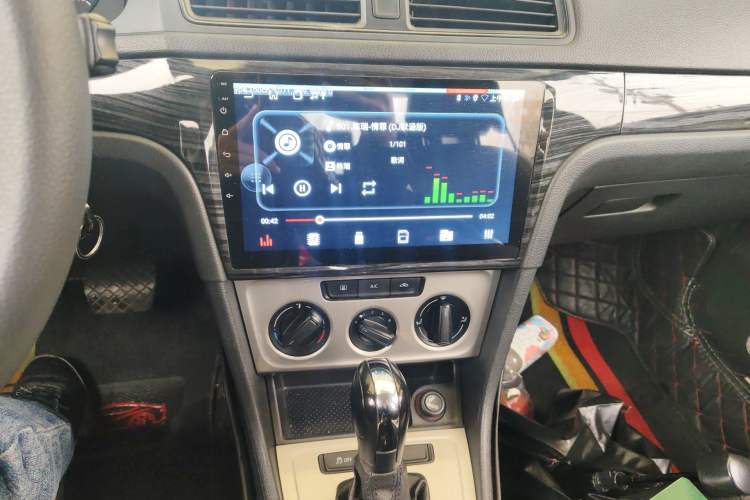 Used Volkswagen Lavida 2013 Revised Classic 1.6L Automatic Fashion Edition Audio And AC Panel