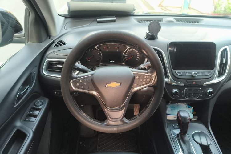 Used Chevrolet Equinox 2018 RS 550T Automatic All-Wheel-Drive Boundary Edition Steering Wheel