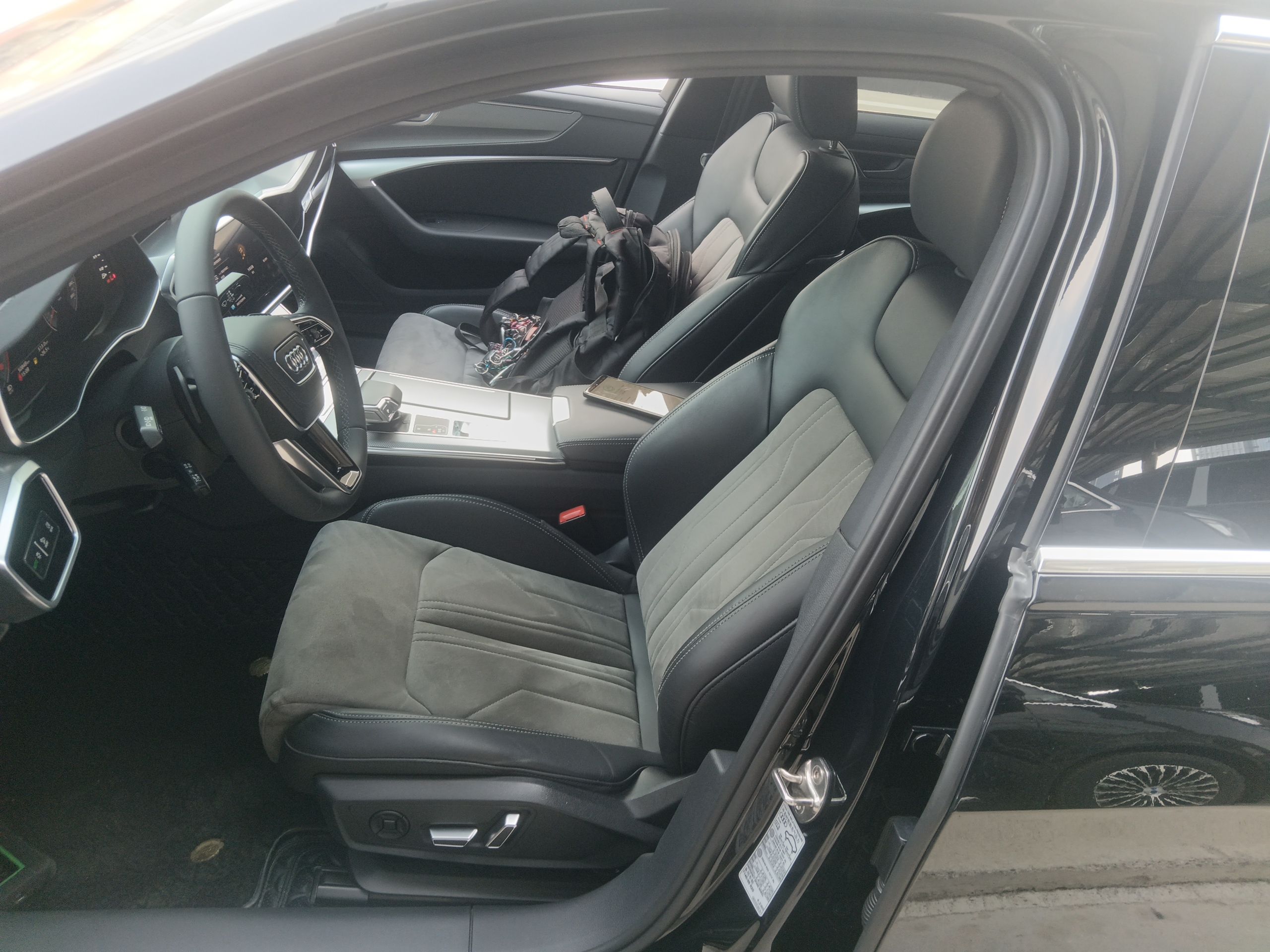 Переднее сиденье в автомобиле