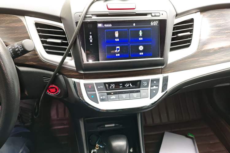 Used Honda Jade 2017 1.8L automatic Comfort version 5 seats Audio And AC Panel