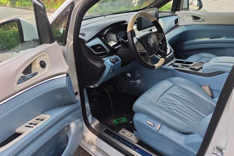 Used Buick GL8 2022 Land Cruiser Executive Class 652T Comfort Model