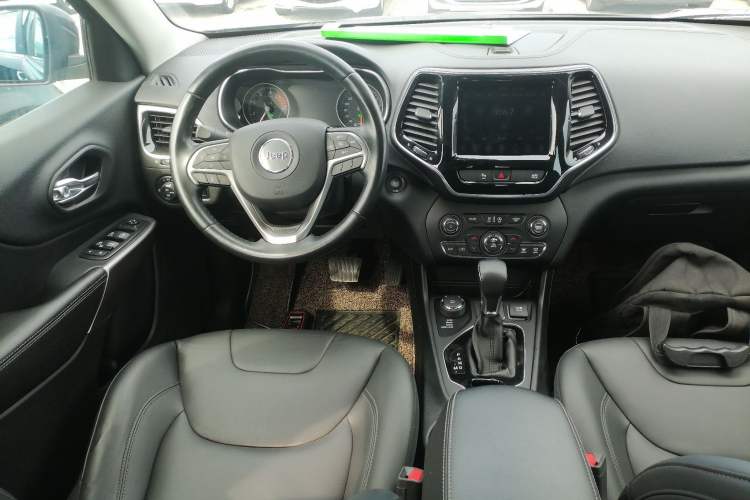 Used Jeep Cherokee 2019 2.0T Four-Wheel Drive Exclusive Edition China V
