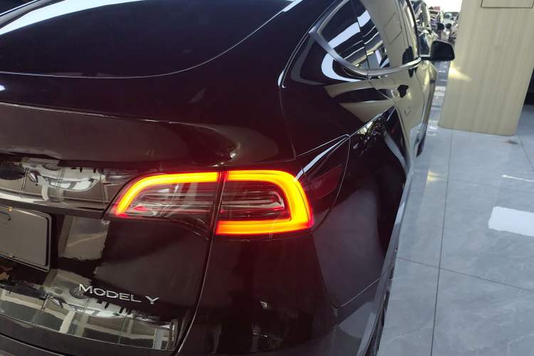 Used Tesla Model Y 2021 Long-Range All-Wheel-Drive Version 3D7
