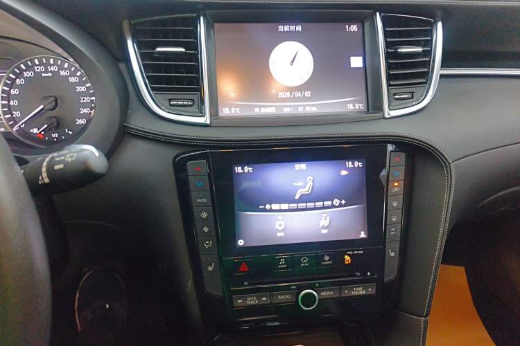 Used Infiniti QX50 2018 2.0T Two-Wheel Drive Fashion Edition Audio And AC Panel