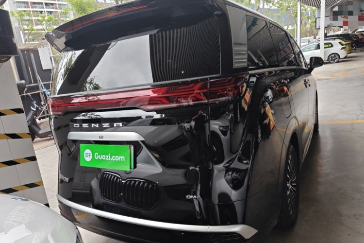 Used Denza D9 2022 DM-i 1040 Prestige Model
