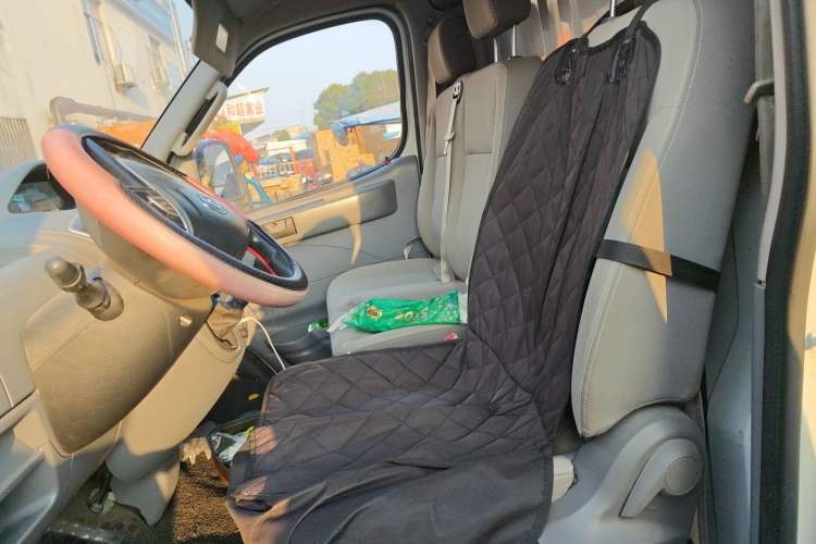 Used SAIC MAXUS Xintu V80 2021 2.0T Manual Classic City Delivery King Short Wheelbase Mid-Roof Design 3 Seats