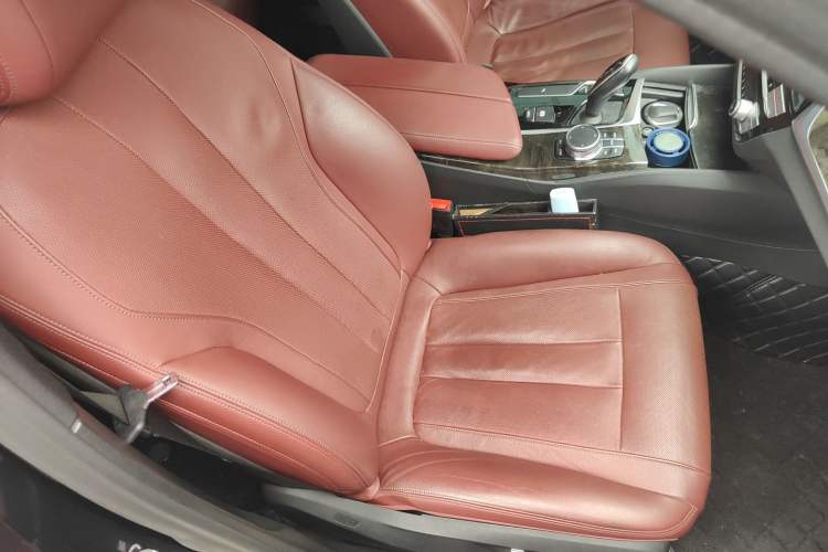 Used BMW 5 Series 2018 Facelifted 530Li xDrive M Sport Package Right Front Seat