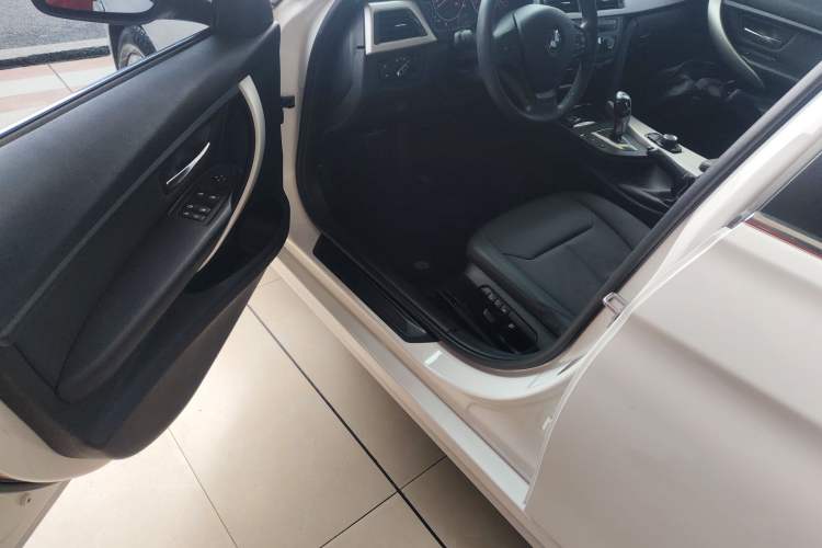 Used BMW 3 Series 2014 320Li Fashion Model
