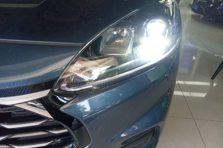 Used Ford Escape 2020 EcoBoost 245 Two-Wheel-Drive Comfort Edition Left Front Headlight