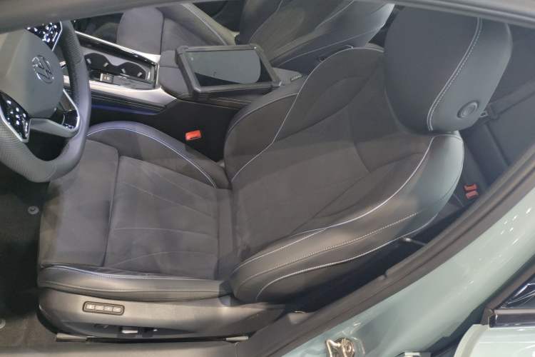 Used Volkswagen Passat 2025 Pro 380TSI Starry Dragon Luxury Edition
