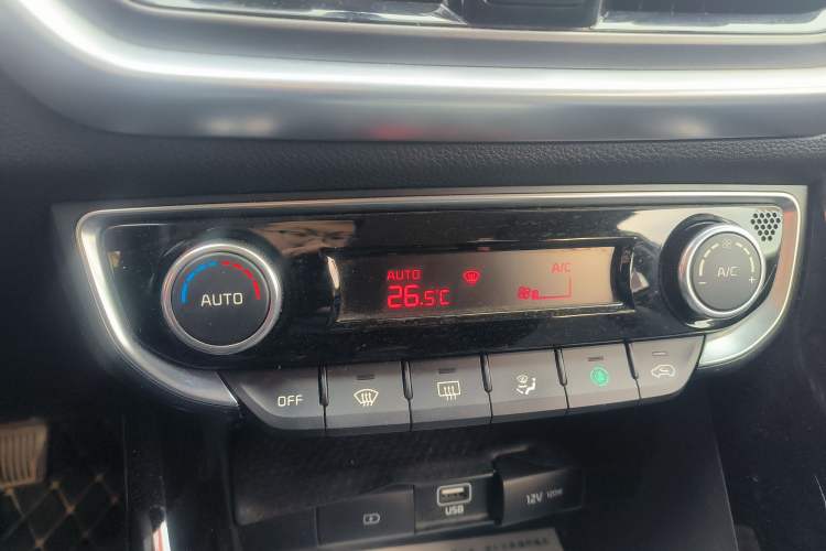 Used Kia Sportage R 2018 2.0L Automatic Smart Luxury Version China V Standard Audio And AC Panel