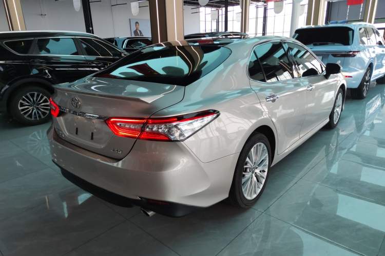 Used Toyota Camry 2018 2.5G Luxury Edition Rear Right 45 Deg