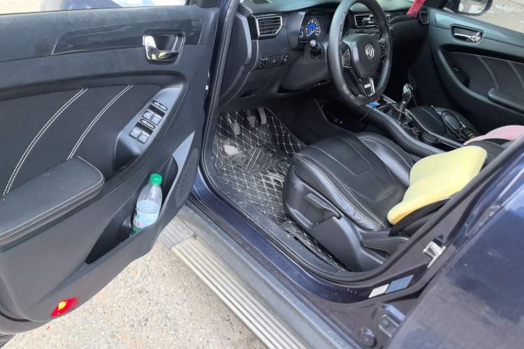 Used Dongfeng Fengon 580 2017 1.5T Manual Luxury Model Driver Seat