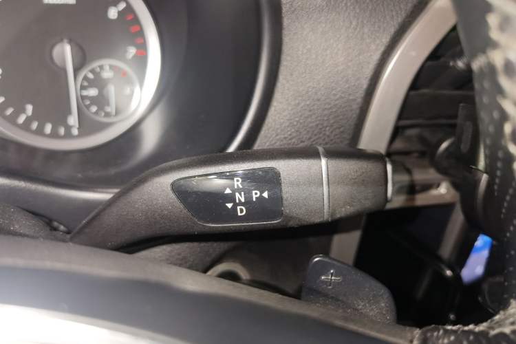 Used Mercedes-Benz Vito 2020 2.0T Business Version 7 Seats Gear Lever