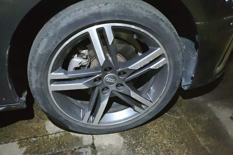 Used Audi A4L 2022 40 TFSI Luxury Dynamic Model Right Front Wheel Hub