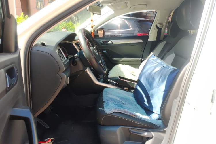 Used Volkswagen T-ROC 2018 230TSI DSG Two-Wheel Drive Advanced Version China V Standard Left Front Seat