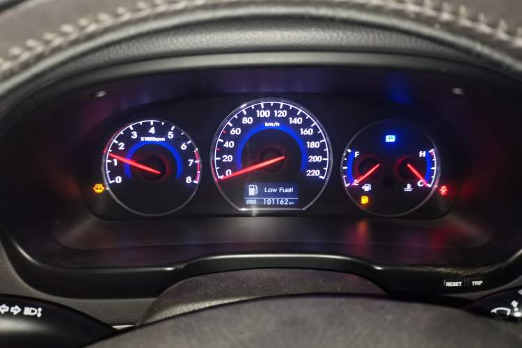 Used Hyundai Santa Fe Classic 2012 2.4 Comfort Edition 7-Seater Four-Wheel Drive
