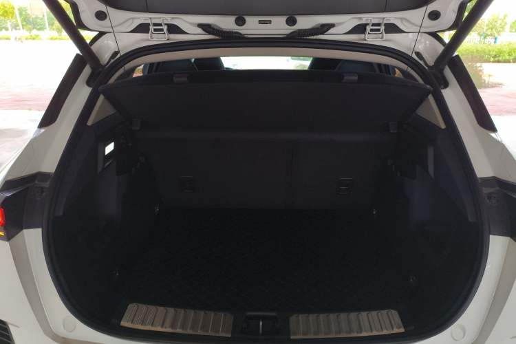 Used Lynk & Co 06 2021 1.5T Shero Pink Special Edition
