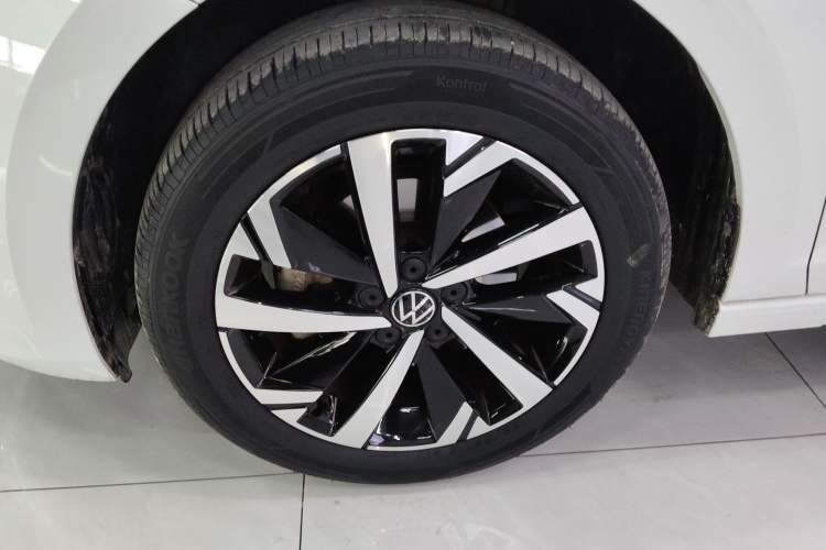Used Volkswagen Polo 2023 Plus 1.5L Automatic Trendy & Smart Luxury Edition Left Front Wheel Hub