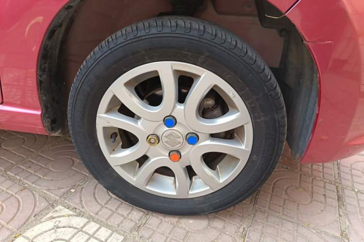 Used Suzuki Alto 2013 1.0L Automatic Luxury Model Right Front Wheel Hub