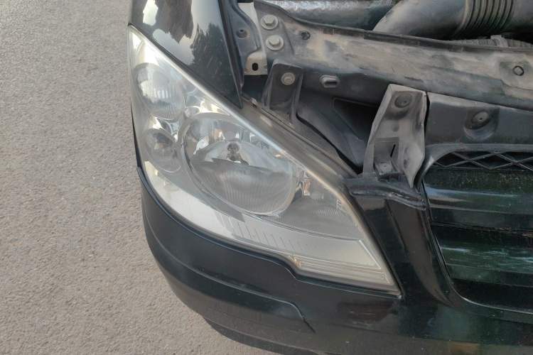Used Mercedes-Benz Vito 2011 2.5L 7-seater executive version Right Front Headlight