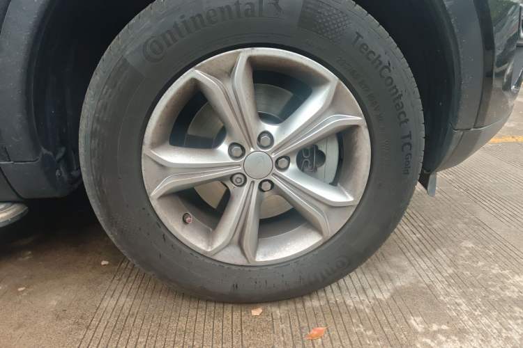 Used Land Rover Discovery Sport 2017 2.0T PURE Right Front Wheel Hub