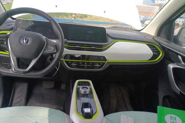 Used CHANGAN Benni E-Star 2022 Qingxin Edition Colorful Model Lithium-NMC Audio And AC Panel