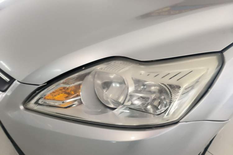 Used Ford Focus 2013 Sedan Classic 1.8L Manual Base Model Left Front Headlight