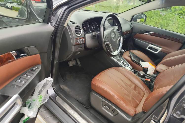 Used Opel Antara 2013 2.4L Two-Wheel Drive Comfort Edition
