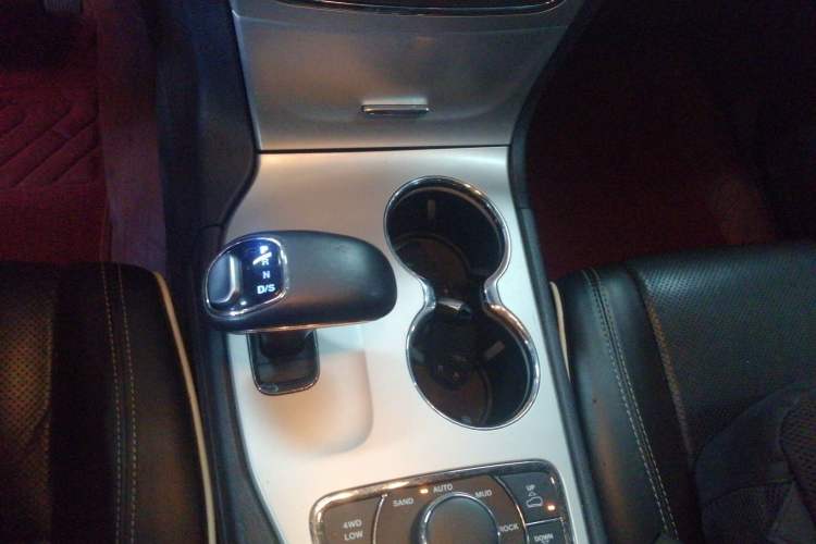 Used Jeep Grand Cherokee 2015 3.6L Luxury Navigation Edition Gear Lever