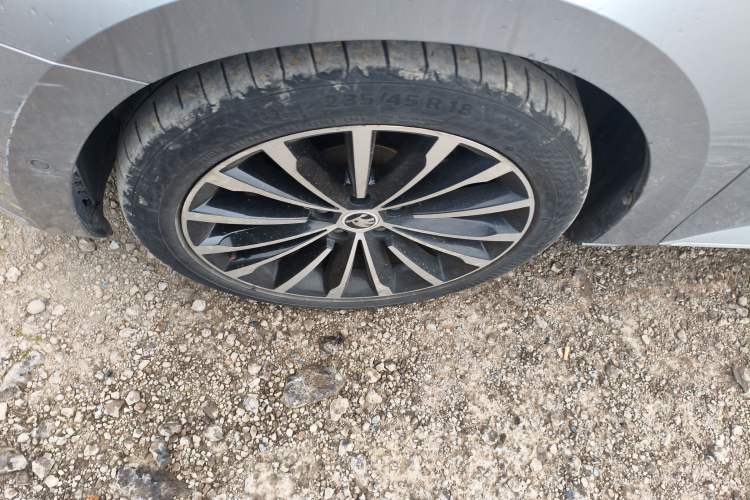 Used Skoda Superb 2016 TSI330 DSG Smart Drive Edition Left Front Wheel Hub