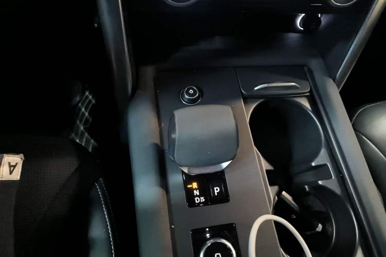 Used Land Rover Discovery 2023 300PS S
