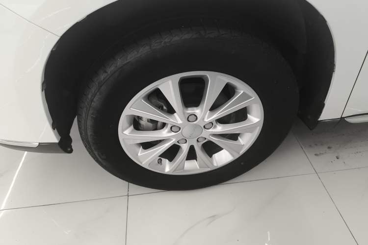 Used Haval M6 2021 PLUS 1.5T DCT Luxury Smart Connectivity Model Left Front Wheel Hub