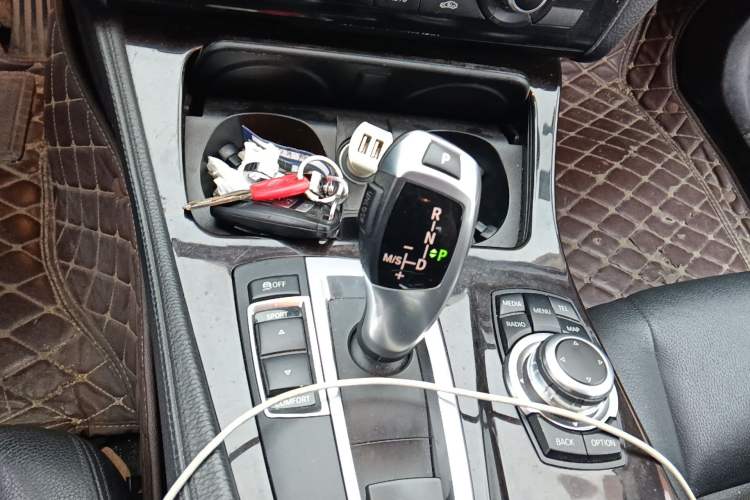 Used BMW 5 Series 2014 525Li Leading Model
